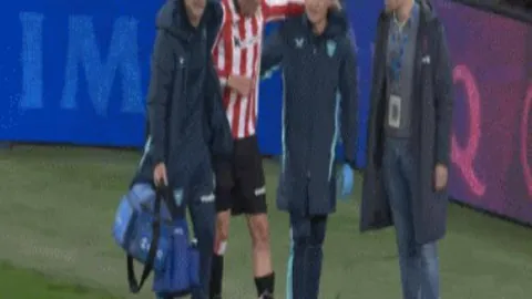 巴黎圣日尔曼力克圣埃蒂安，法甲榜首2-1惊险取胜