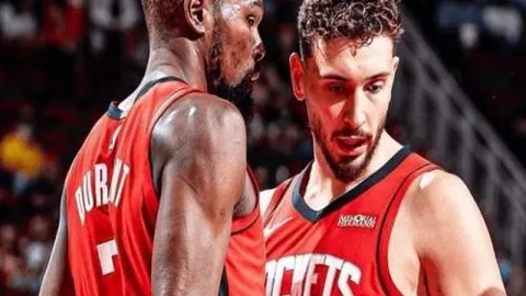 科尔克兹：边后卫需攻守全能，夏季揭晓我职业生涯新篇章